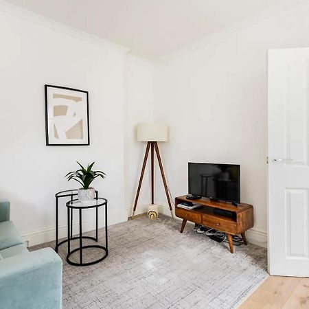 Stylish One Bedroom Apartment In Greater London Eksteriør billede